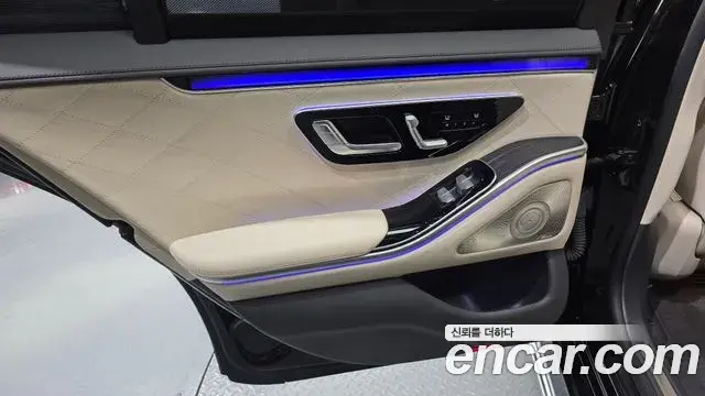 Mercedes-Benz S-Class 2021 — Photo 13/32