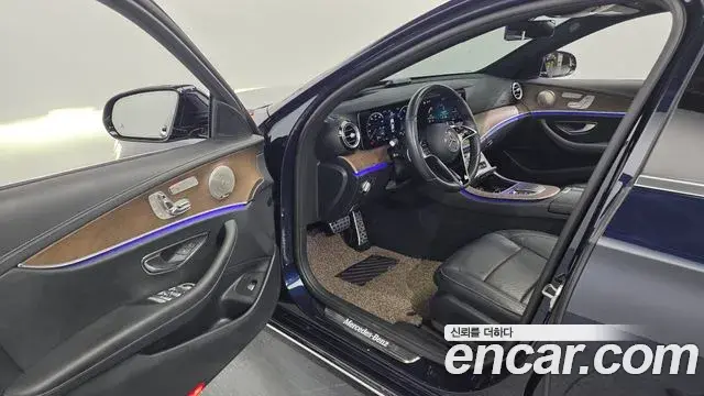 Mercedes-Benz E-Class 2021 — Фото 10/20