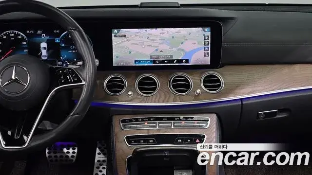 Mercedes-Benz E-Class 2021 — Фото 13/20