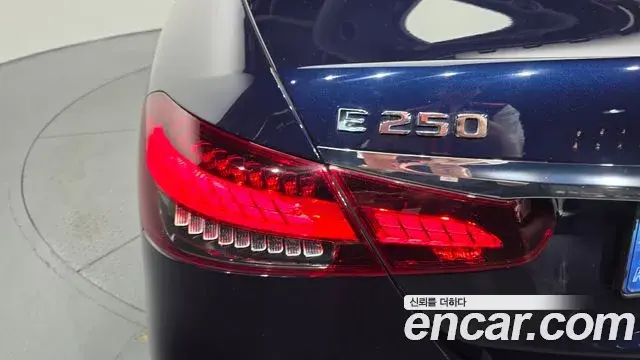 Mercedes-Benz E-Class 2021 — Şəkil 16/34