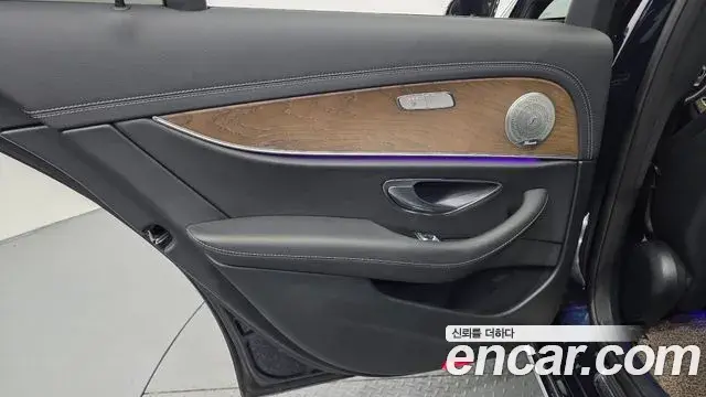 Mercedes-Benz E-Class 2021 — Şəkil 27/34