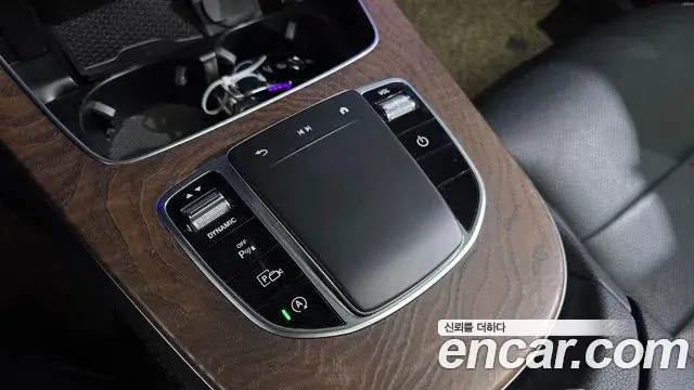 Mercedes-Benz E-Class 2021 — Şəkil 19/34