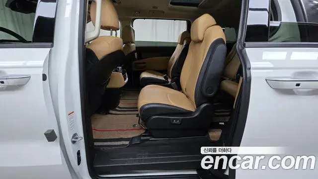 Kia Carnival 2022 — Фото 12/20