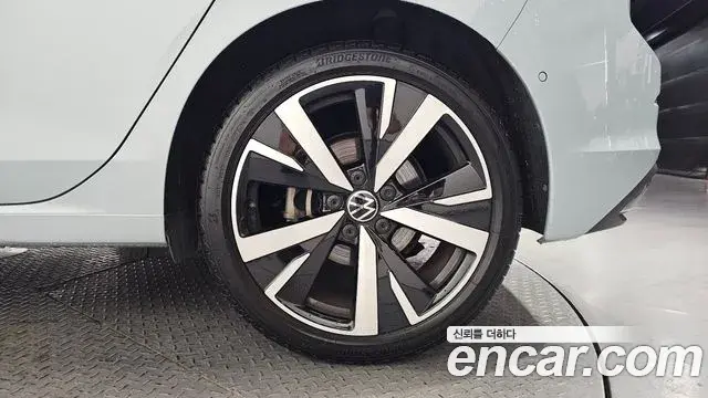 Volkswagen Golf 2025 — Şəkil 2/31