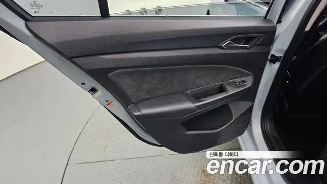 Volkswagen Golf 2025 — Şəkil 31/31