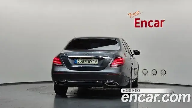 Mercedes-Benz E-Class 2018 — Фото 4/20