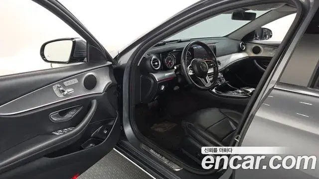 Mercedes-Benz E-Class 2018 — Фото 10/20