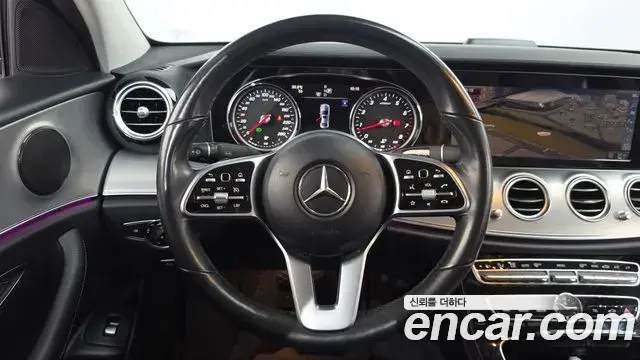 Mercedes-Benz E-Class 2018 — Фото 13/20