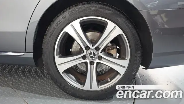 Mercedes-Benz E-Class 2018 — Şəkil 21/32