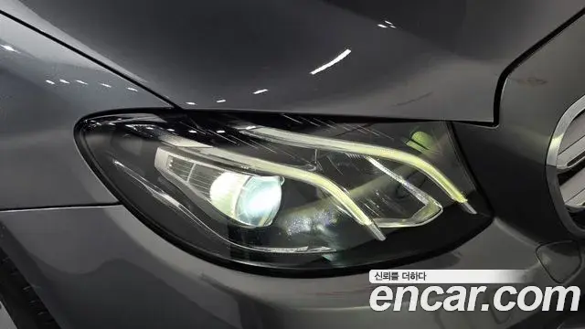Mercedes-Benz E-Class 2018 — Şəkil 18/32
