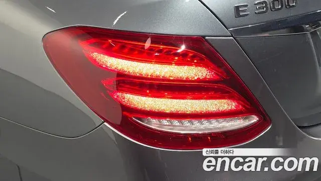 Mercedes-Benz E-Class 2018 — Şəkil 7/32