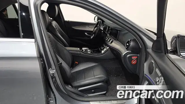 Mercedes-Benz E-Class 2018 — Şəkil 24/32