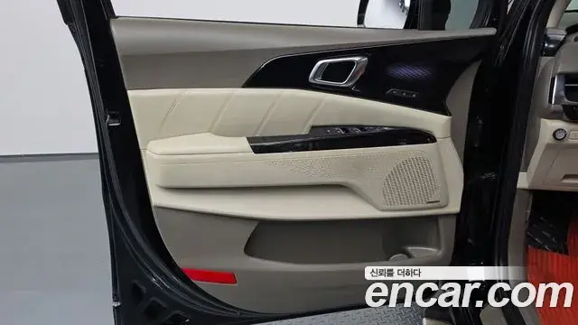 Kia Carnival 2022 — Photo 12/41