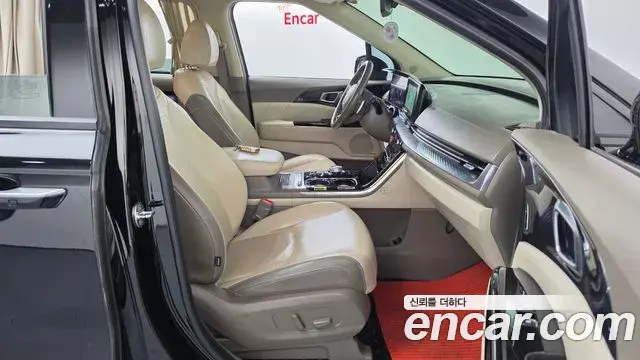Kia Carnival 2022 — Photo 17/41