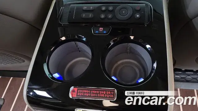 Kia Carnival 2022 — Photo 16/41