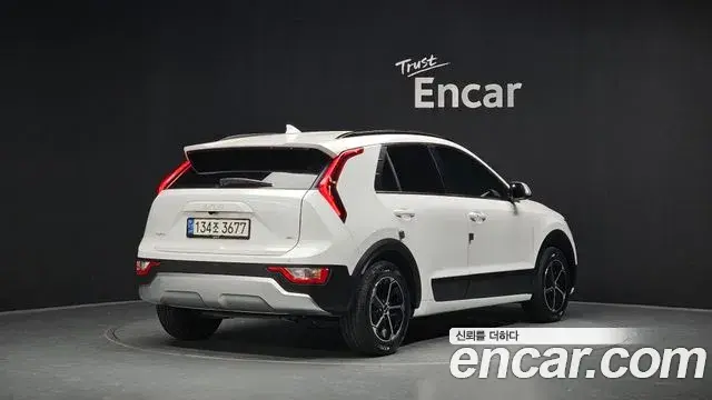 Kia Niro 2022 — Фото 2/20