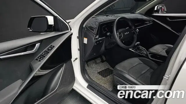 Kia Niro 2022 — Фото 11/20