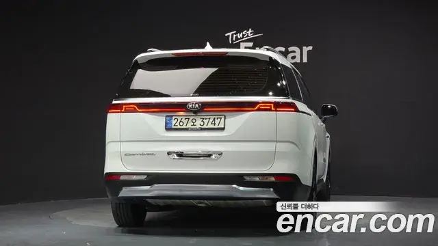 Kia Carnival 2021 — ფოტო 33/34