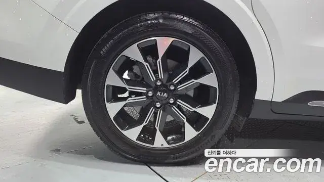 Kia Carnival 2021 — ფოტო 24/34