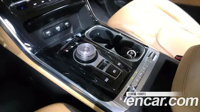 Kia Carnival 2021 — ფოტო 11/34