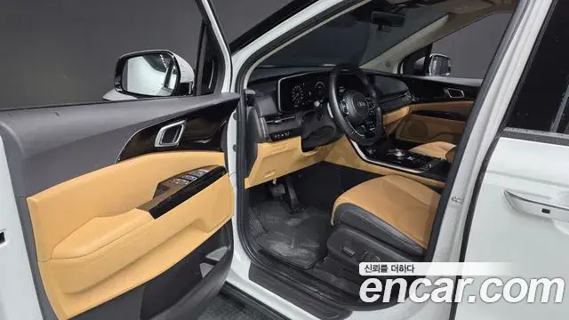 Kia Carnival 2021 — ფოტო 26/34