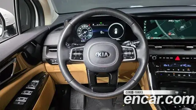 Kia Carnival 2021 — ფოტო 17/34