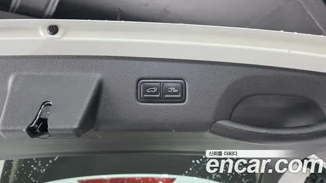 Kia Carnival 2021 — ფოტო 18/34