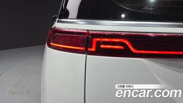 Kia Carnival 2021 — ფოტო 9/34