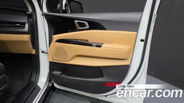 Kia Carnival 2021 — ფოტო 4/34