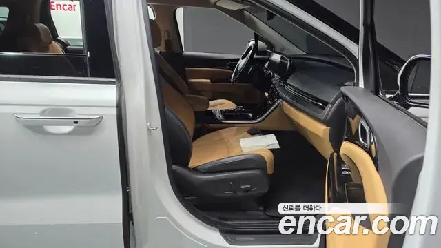 Kia Carnival 2021 — ფოტო 19/34