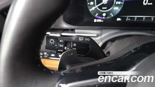 Kia Carnival 2021 — ფოტო 15/34