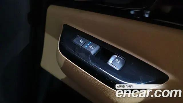 Kia Carnival 2021 — ფოტო 29/34