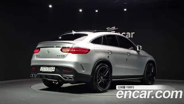 Mercedes-Benz GLE-Class 2019 — Şəkil 16/34