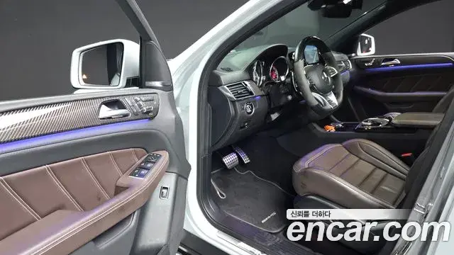 Mercedes-Benz GLE-Class 2019 — Şəkil 33/34