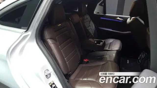 Mercedes-Benz GLE-Class 2019 — Şəkil 11/34