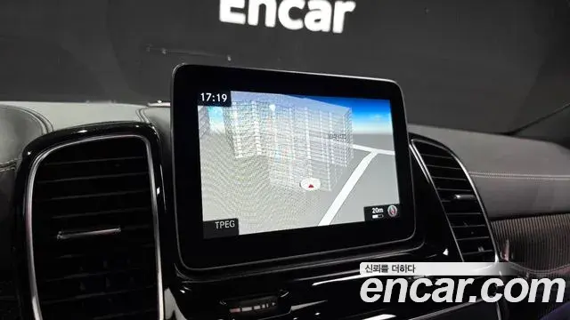 Mercedes-Benz GLE-Class 2019 — Şəkil 26/34