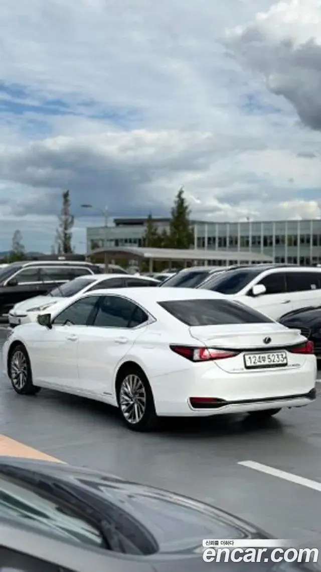 Lexus ES300h 2021 — ფოტო 5/17