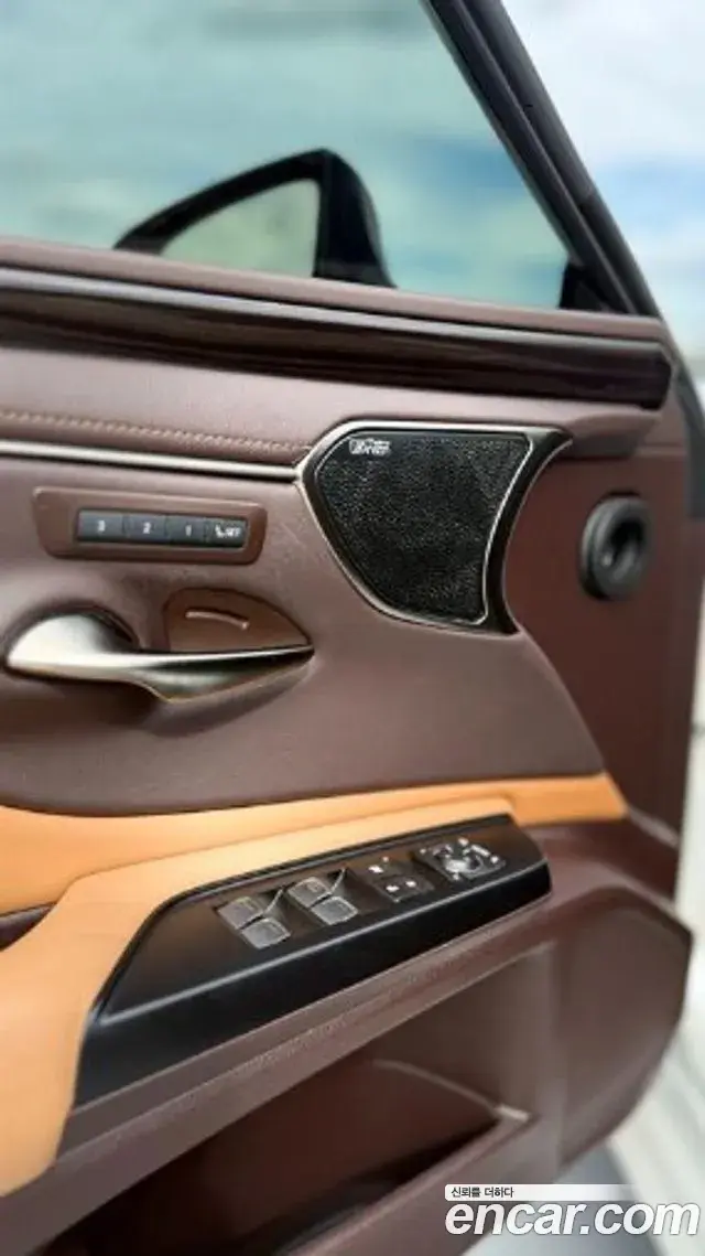 Lexus ES300h 2021 — ფოტო 17/17
