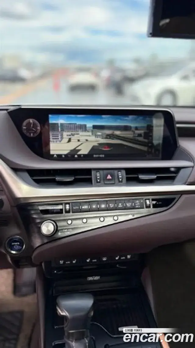 Lexus ES300h 2021 — ფოტო 1/17