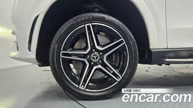 Mercedes-Benz GLE-Class 2020 — ფოტო 8/20