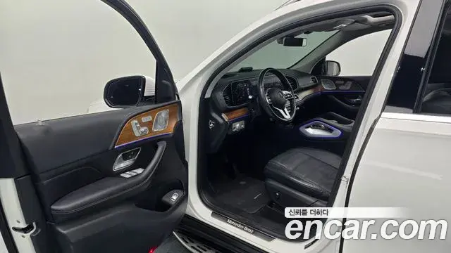 Mercedes-Benz GLE-Class 2020 — ფოტო 4/20