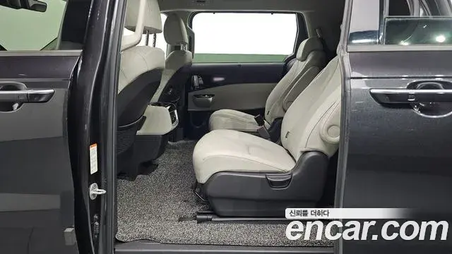 Kia Carnival 2020 — Фото 12/20