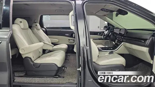 Kia Carnival 2020 — ფოტო 18/35