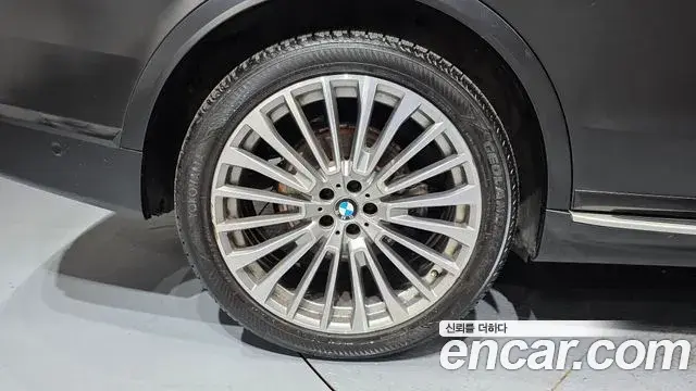 BMW X7 2020 — ფოტო 11/41
