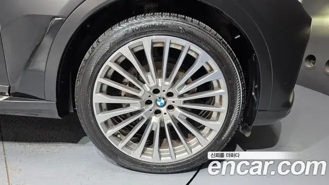 BMW X7 2020 — ფოტო 20/41