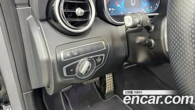 Mercedes-Benz C-Class 2020 — Photo 12/20