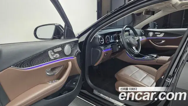 Mercedes-Benz E-Class 2018 — Фото 10/20