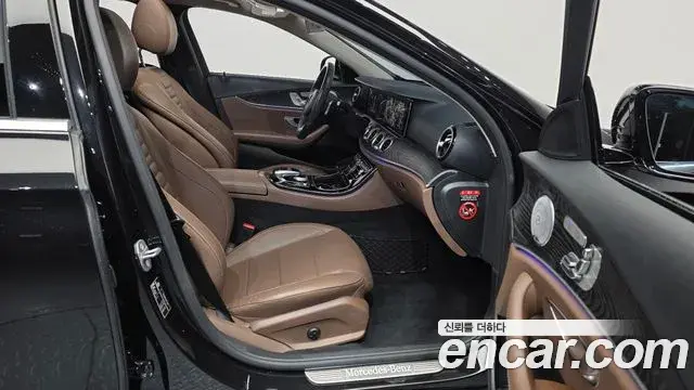 Mercedes-Benz E-Class 2018 — Фото 11/20