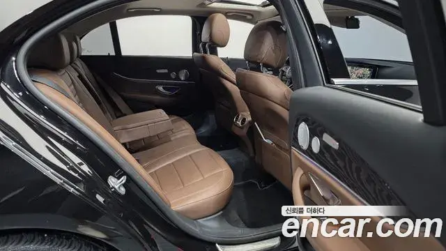 Mercedes-Benz E-Class 2018 — Фото 12/20