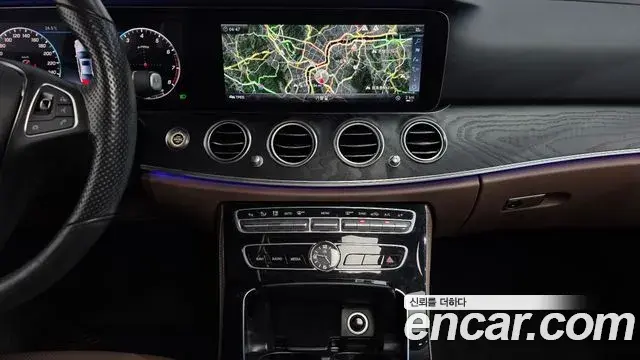 Mercedes-Benz E-Class 2018 — Фото 15/20